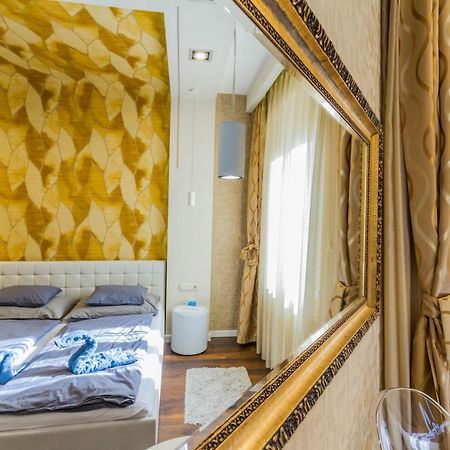 Chain Bridge Studio Apartment Budapest Bagian luar foto