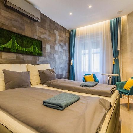 Chain Bridge Studio Apartment Budapest Bagian luar foto