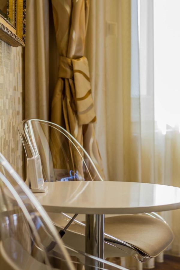 Chain Bridge Studio Apartment Budapest Bagian luar foto