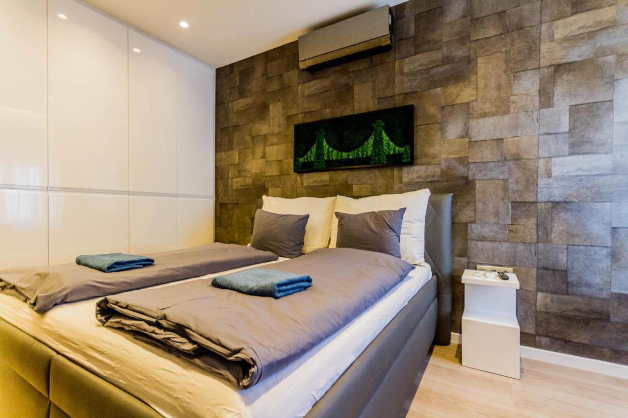Chain Bridge Studio Apartment Budapest Bagian luar foto