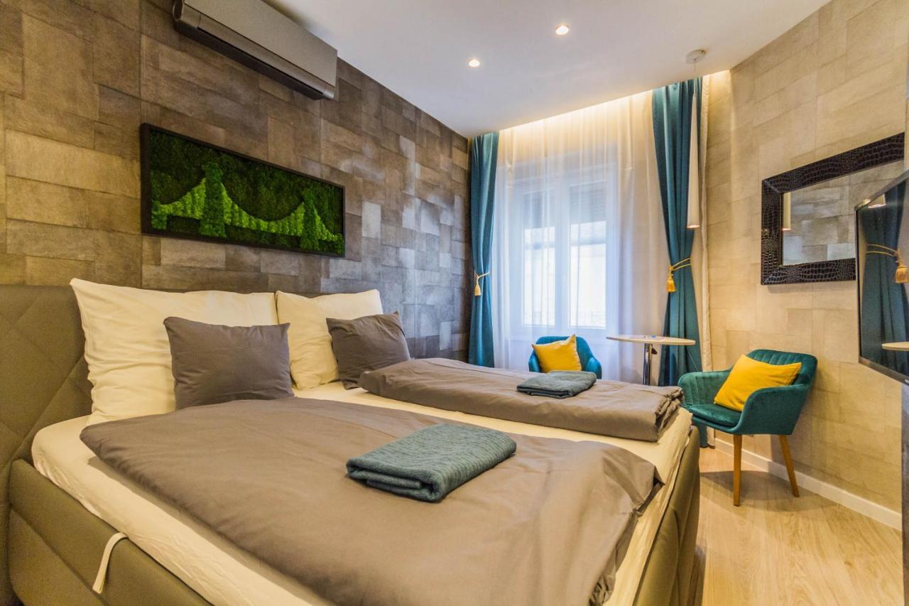 Chain Bridge Studio Apartment Budapest Bagian luar foto